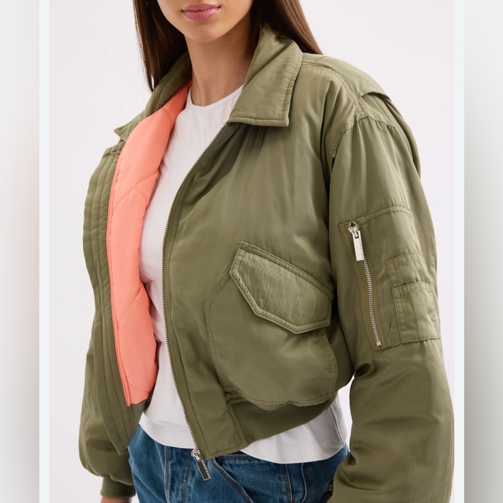 Scarlet & Sam Capsule Bomber